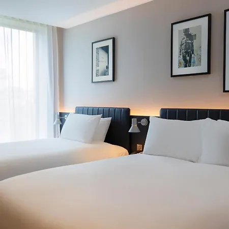 Готель Leonardo Бристоль