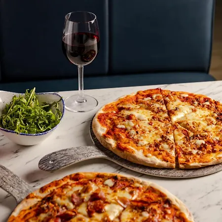 Leonardo 4* Bristol