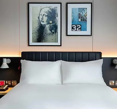 Leonardo 4*