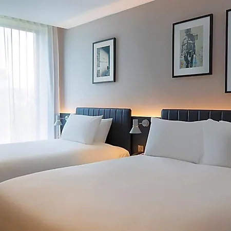 Leonardo Otel Bristol